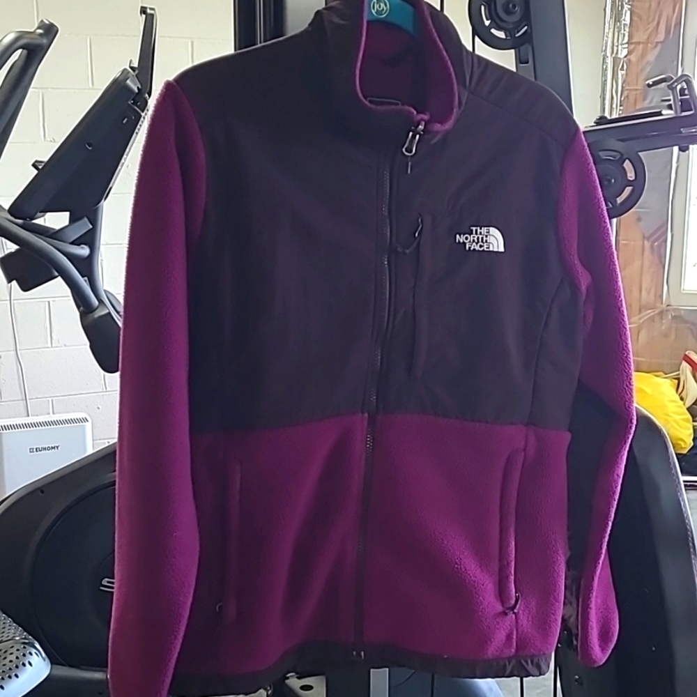 The North Face Polartec ladies size large wine color zip front jacket